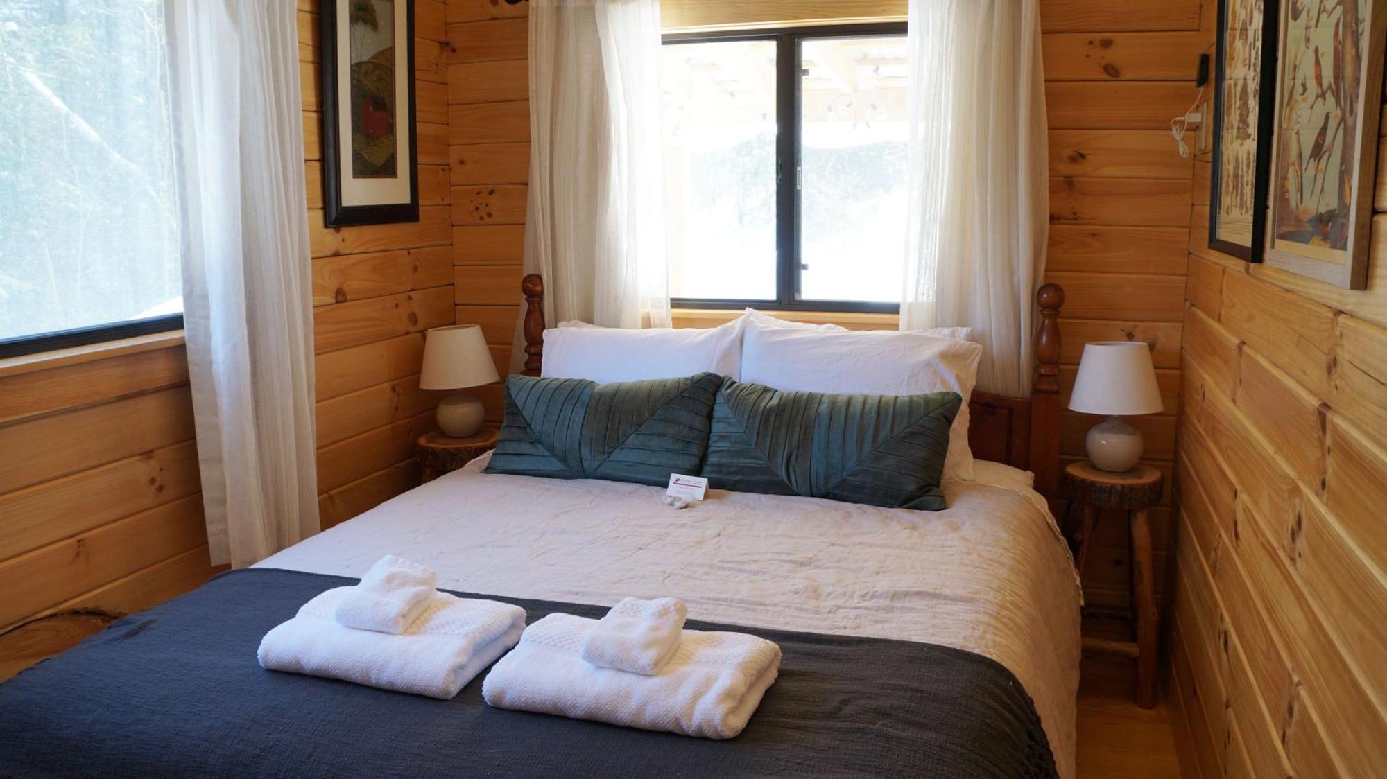 Moonlight Woods - Gardener's Log Holiday home Duxbury