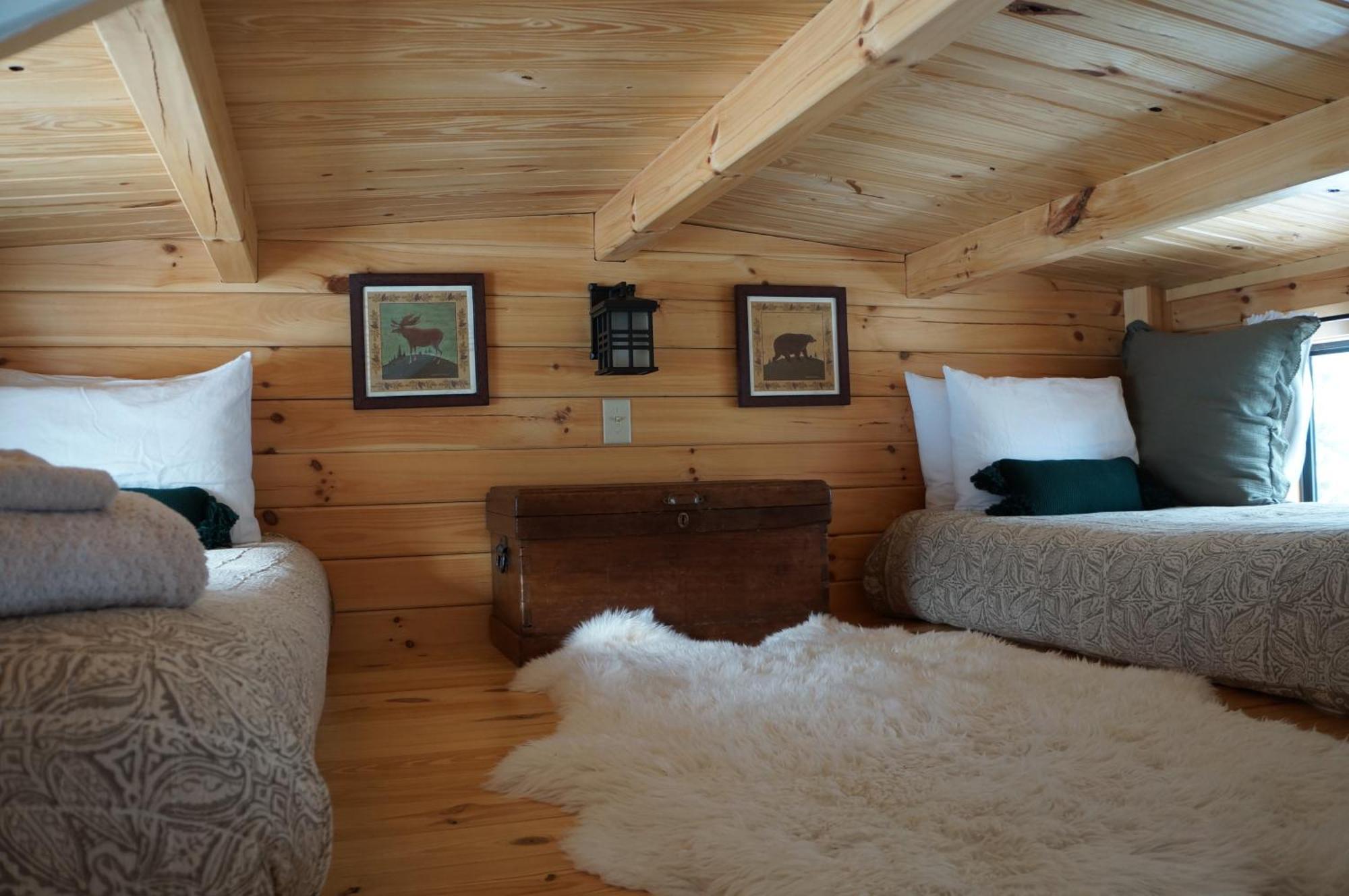 Moonlight Woods - Gardener's Log Holiday home *